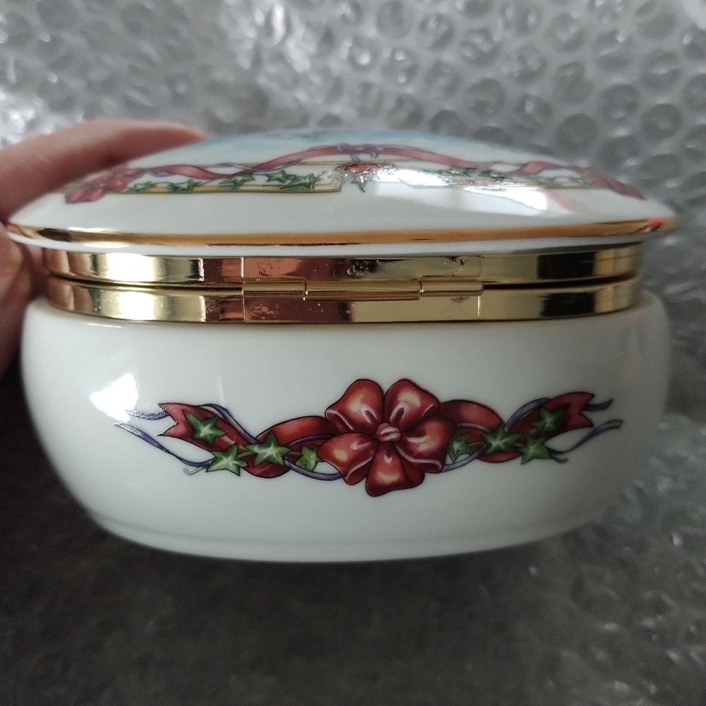 1991 Heritage House Melodies of Christmas-O Come All Ye Faithful Music Box - Picture 5 of 8